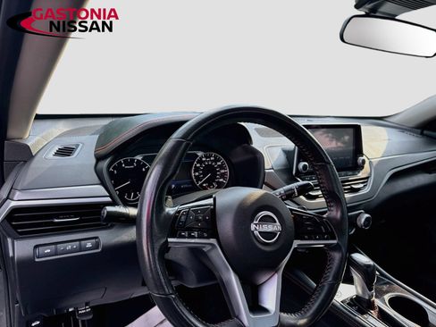 Used 2024 Nissan Altima 2.5 SR FWD image 11
