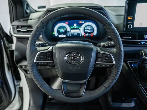 Used 2026 Toyota Sienna Limited AWD/4WD image 31