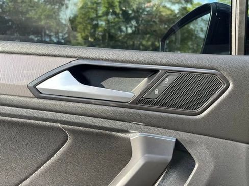 Certified 2022 Volkswagen Tiguan SE w/ Panoramic Sunroof Package image 32