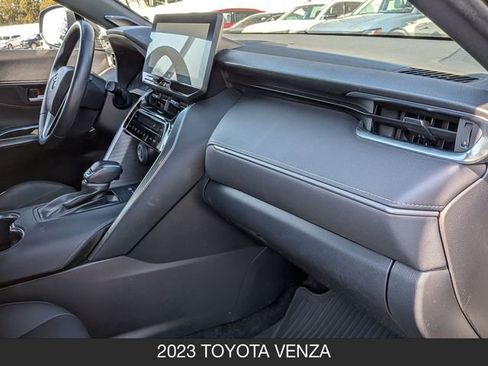 Used 2023 Toyota Venza XLE AWD/4WD image 22