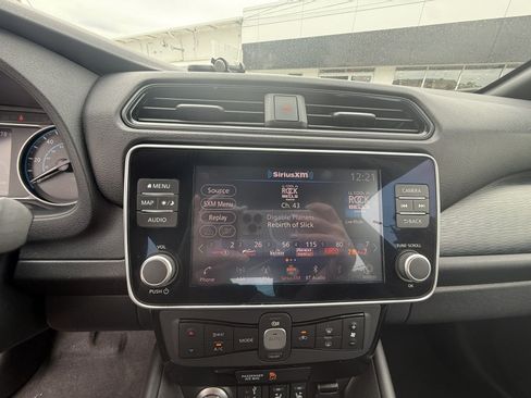 Used 2020 Nissan Leaf SL Plus FWD image 12