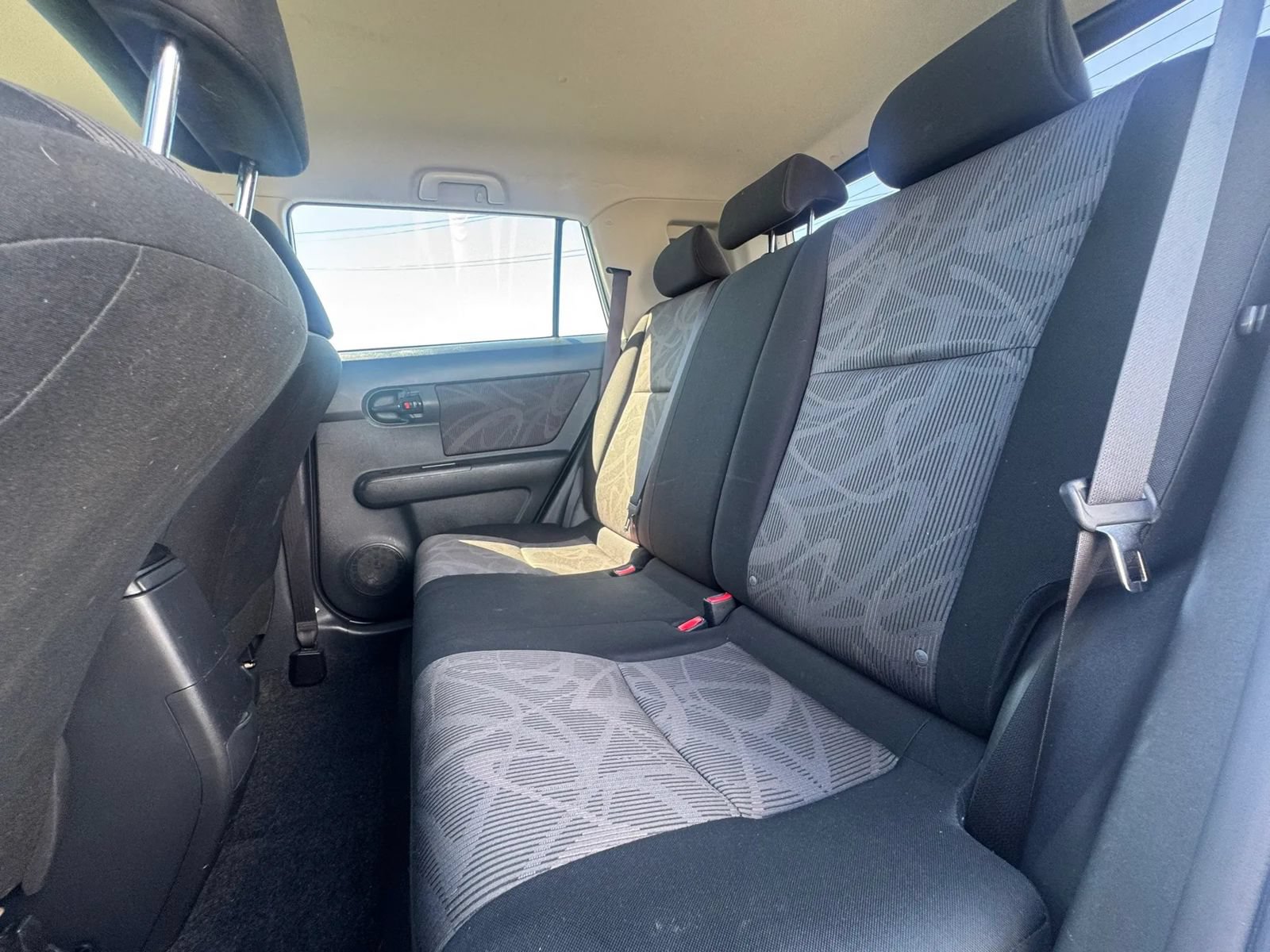 Used 2015 Scion xB FWD image 21