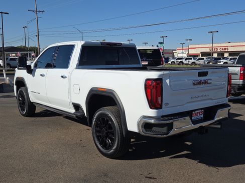 Used 2022 GMC Sierra 2500 Denali w/ Denali Ultimate Package AWD/4WD image 3