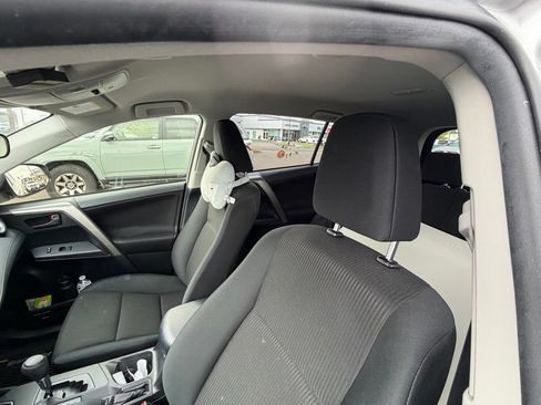 Used 2018 Toyota RAV4 LE w/ All Weather Liner Package AWD/4WD image 9