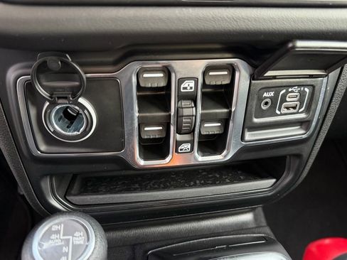 Certified 2025 Jeep Wrangler Unlimited Sahara image 25