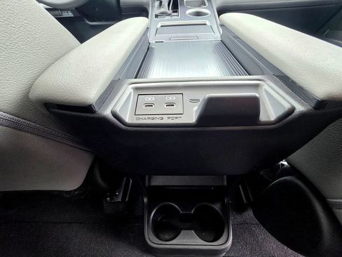 Used 2026 Toyota Sienna XLE FWD image 71
