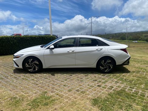Certified 2024 Hyundai Elantra Limited FWD image 22