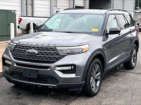 Used 2022 Ford Explorer XLT w/ Equipment Group 202A AWD/4WD image 2