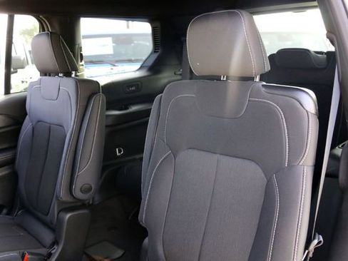 New 2025 Jeep Grand Cherokee L Laredo image 19