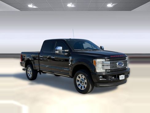 Used 2017 Ford F250 Platinum w/ Platinum Ultimate Package image 7