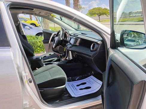 Used 2014 Toyota RAV4 XLE AWD/4WD image 42