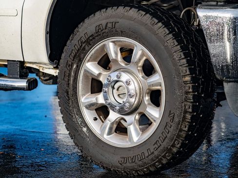 Used 2014 Ford F250 Lariat w/ Lariat Interior Package image 8