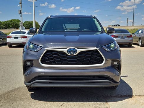 Used 2023 Toyota Highlander XLE AWD/4WD image 10