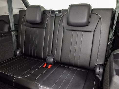 Used 2024 Volkswagen Tiguan SE FWD image 24