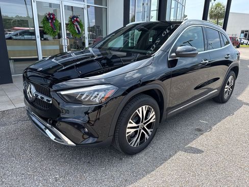 Used 2025 Mercedes-Benz GLA 250 image 1