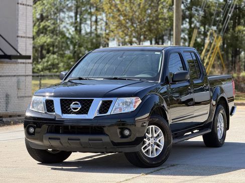 Used 2021 Nissan Frontier SV image 1