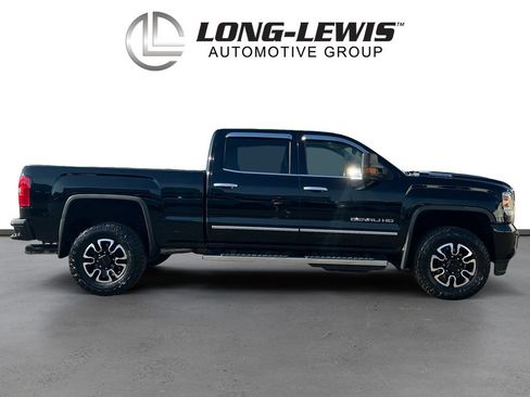 Used 2017 GMC Sierra 2500 Denali w/ Suspension Package, Off-Road AWD/4WD image 8