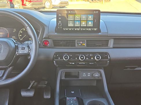 Used 2024 Honda Pilot TrailSport image 17