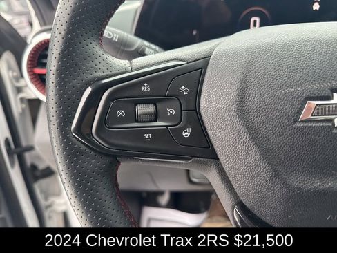 Used 2024 Chevrolet Trax RS w/ Sunroof Package image 29