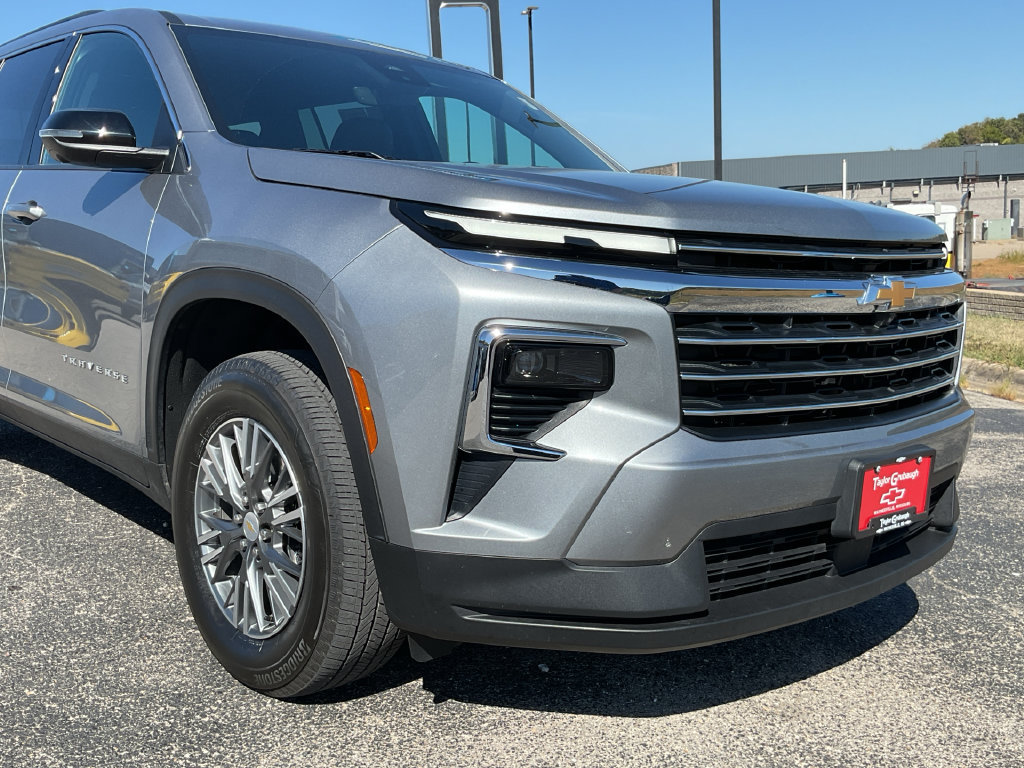 Used 2026 Chevrolet Traverse LT w/ Driver Confidence Package AWD/4WD image 11
