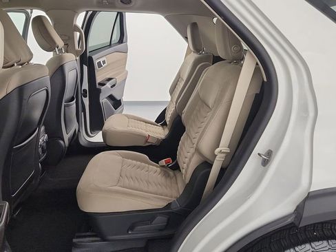Used 2020 Ford Explorer XLT w/ Comfort Package AWD/4WD image 17