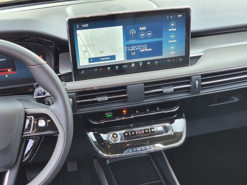 New 2025 Lincoln Corsair Premiere image 9