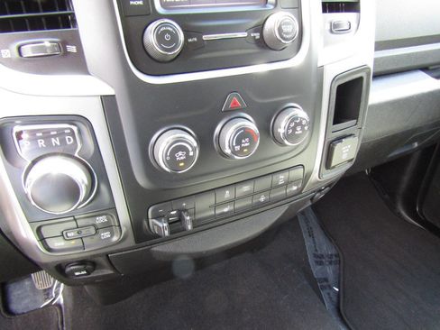 Used 2022 RAM 1500 Classic SLT AWD/4WD image 12