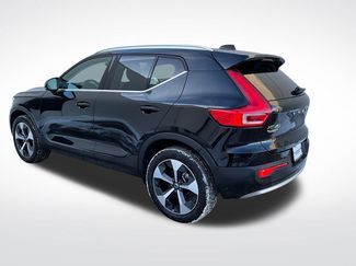 New 2025 Volvo XC40 B5 Core w/ Protection Package Premier video 3