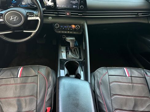 Used 2022 Hyundai Elantra SEL w/ Convenience Package FWD image 4