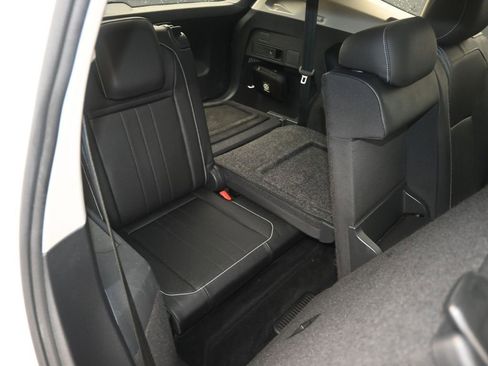 Used 2022 Volkswagen Tiguan SE image 27