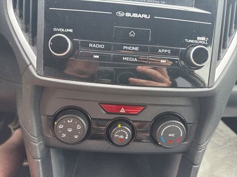 Used 2019 Subaru Crosstrek 2.0i image 19