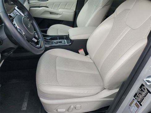 Certified 2023 Kia Sorento SX image 18