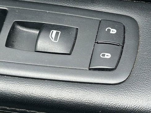 Used 2015 Dodge Grand Caravan SE image 34