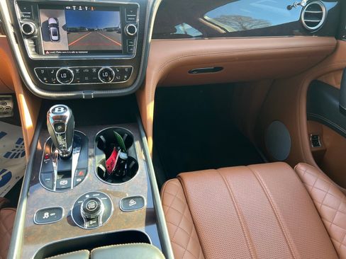 Used 2019 Bentley Bentayga image 37