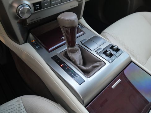 Used 2019 Lexus GX 460 image 31