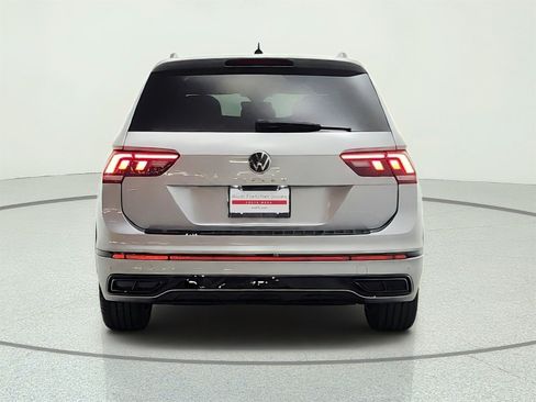 Used 2023 Volkswagen Tiguan SE R-Line FWD image 6