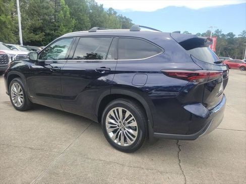 Certified 2026 Toyota Highlander Platinum AWD/4WD image 3