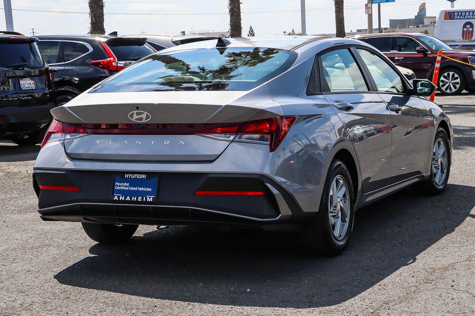 Used 2025 Hyundai Elantra SE w/ Cargo Package FWD image 7