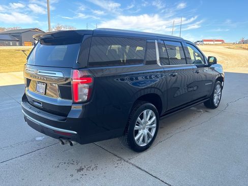 Used 2021 Chevrolet Suburban High Country w/ Premium Package AWD/4WD image 5