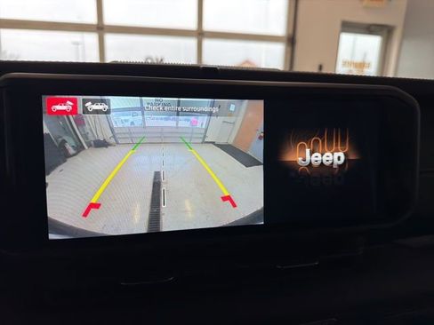 Used 2024 Jeep Wrangler Unlimited Sahara w/ Technology Group AWD/4WD image 3