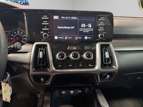 Used 2023 Kia Sorento LX image 15