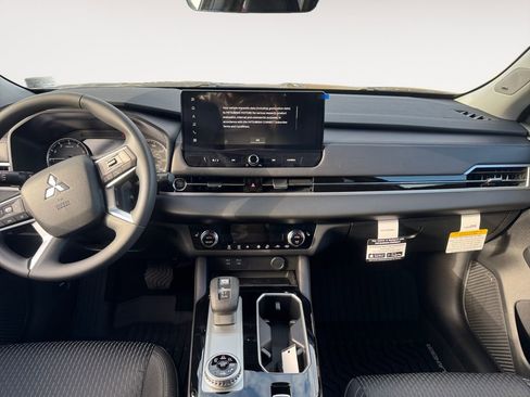 New 2026 Mitsubishi Outlander ES image 11