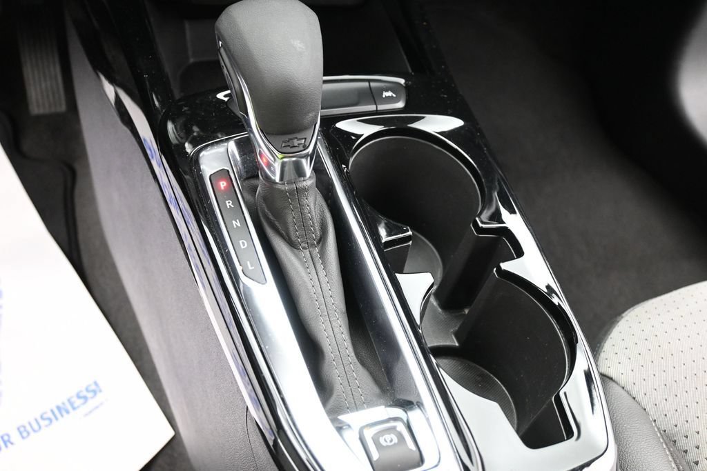 Used 2025 Chevrolet Trax LT FWD image 12