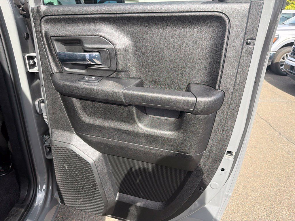 Used 2022 RAM 1500 Warlock w/ Ceramic Gray Warlock Package AWD/4WD image 17