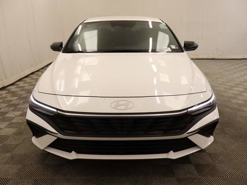 Used 2025 Hyundai Elantra Sport image 4