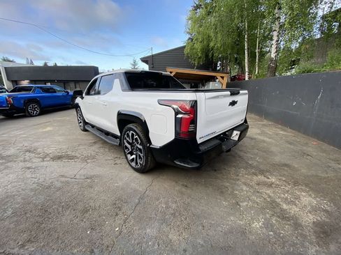 Used 2025 Chevrolet Silverado EV RST AWD/4WD image 4