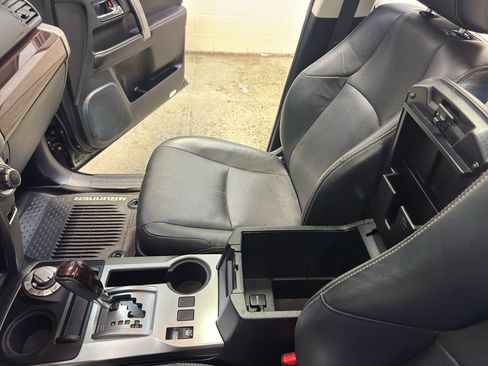 Used 2016 Toyota 4Runner Limited AWD/4WD image 21