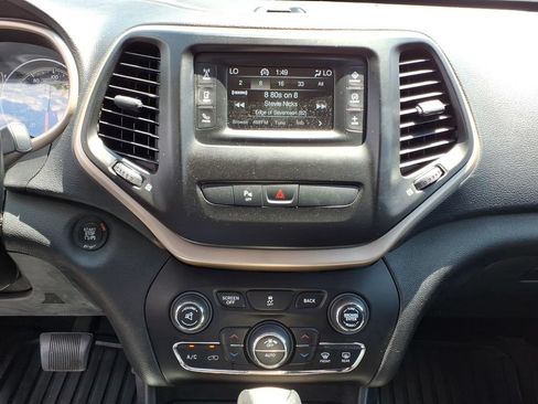 Used 2016 Jeep Cherokee Latitude w/ Comfort/Convenience Group FWD image 10