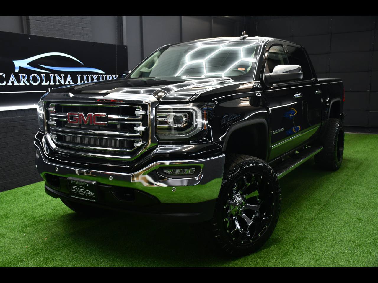 Used 2018 GMC Sierra 1500 SLT AWD/4WD image 1
