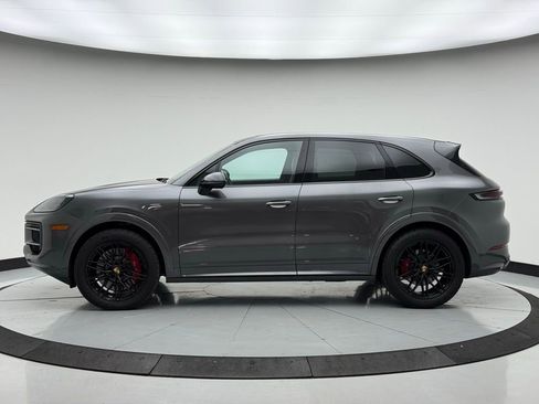 Used 2024 Porsche Cayenne S image 2